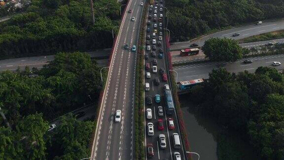 多层次交叉路口大堵车