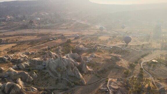 土耳其卡帕多西亚:空中的气球