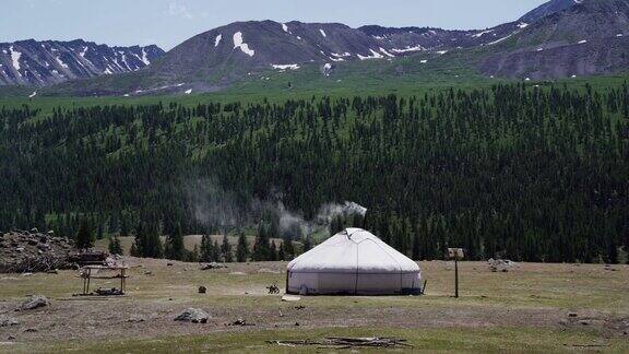 蒙古包和野营场景