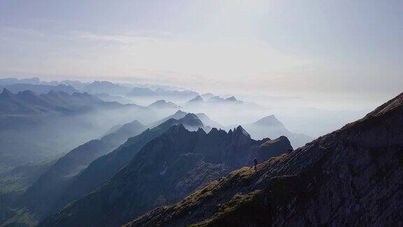 瑞士阿彭策尔的瑞士山脉鸟瞰图