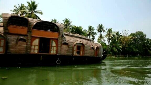 喀拉拉邦回水区的游艇屋