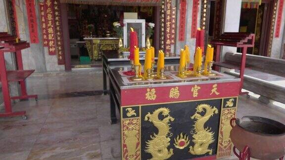 参观普吉岛的中国神社高清慢镜头