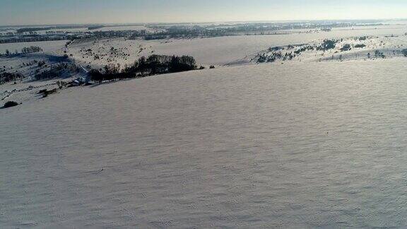 空中拍摄积雪覆盖的草地2