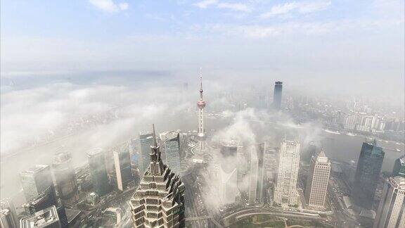 4K时间的上海和城市景观与戏剧性的云景观