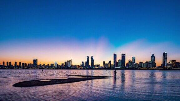 中国上海现代城市江滩夜景