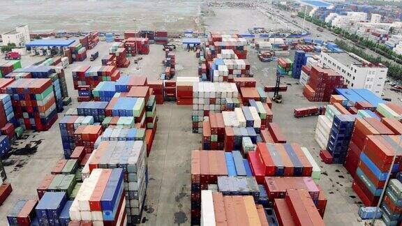 工业港口鸟瞰图港口码头有集装箱