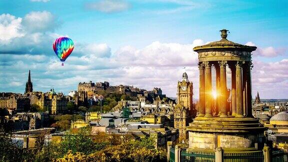 从卡尔顿山爱丁堡DugaldStewart纪念碑上看到的爱丁堡以爱丁堡城堡为背景和气球
