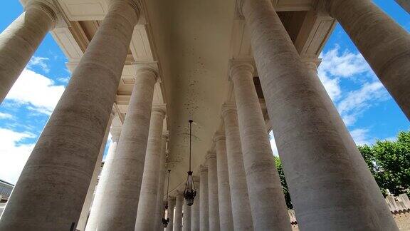 意大利梵蒂冈圣彼得大教堂的著名柱廊