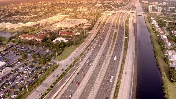 航拍高速公路和城市景观迈阿密佛罗里达美国