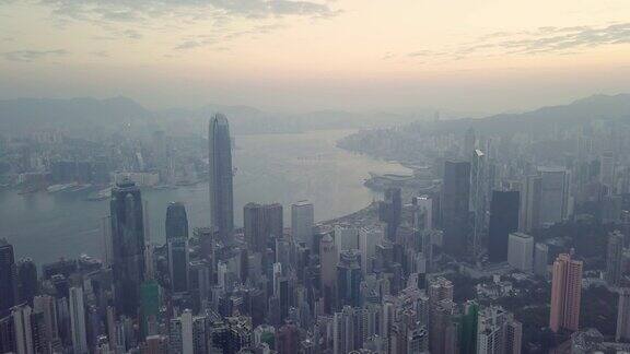 日出鸟瞰图无人机飞行的香港城市与发展的建筑物交通能源电力基础设施