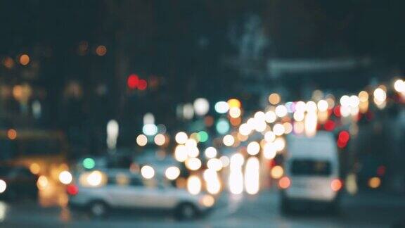 模糊的散景夜交通与许多汽车城市背景模糊的彩色散焦背景与散焦灯光