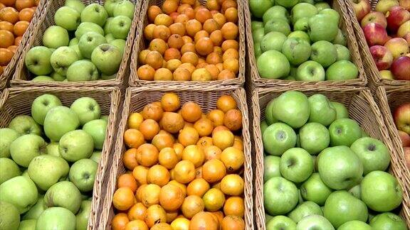 超市柜台上的水果水果丰富