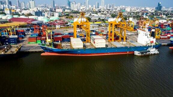 4K超级工业港口与集装箱船