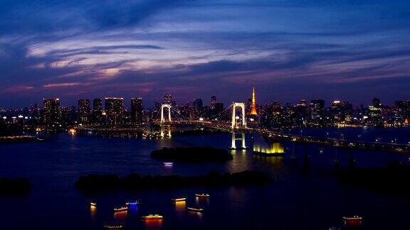 台场的东京塔和彩虹桥夜景