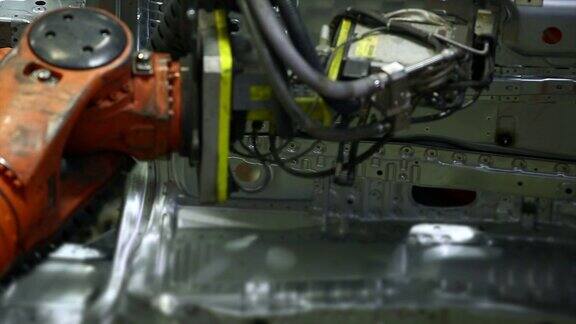 HD机器人焊接车身