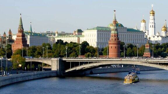 俄罗斯莫斯科克里姆林宫和莫斯科河的超级崩塌