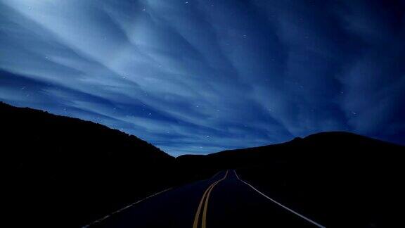 毛伊岛公路上空夜空的时间流逝