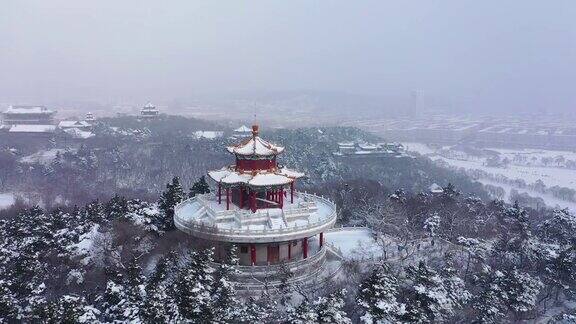 吉林雪山上的寺庙