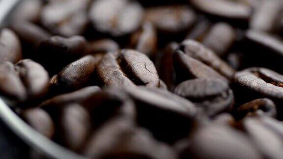 特写旋转:培养皿中的咖啡豆
