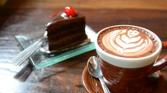 咖啡艺术配巧克力蛋糕