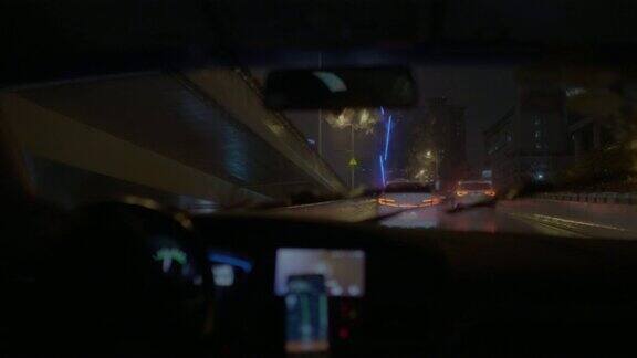 上海夜雨出租车搭高速匝道摩天大楼红绿灯