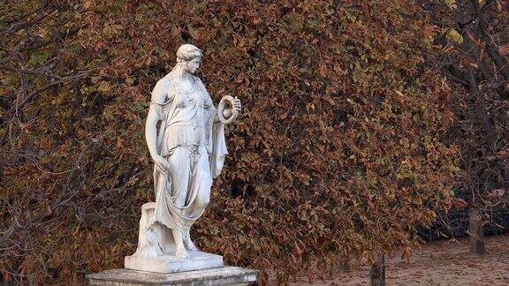 巴黎杜伊勒里花园中的弗洛尔·法尔内塞雕像