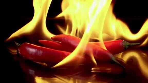 红辣椒在火焰中燃烧