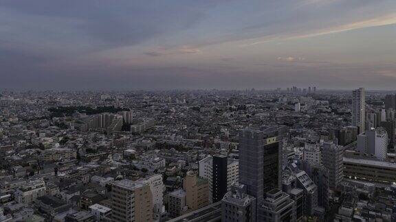 时间流逝:从东京世田谷区三轩屋的高层建筑俯瞰东京