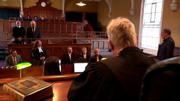4K:法庭听证-有法官和律师大律师的法庭案件