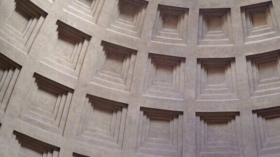 意大利罗马万神殿教堂天花板上的广场