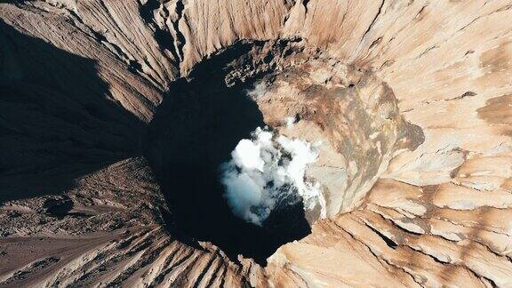 鸟瞰图的布罗莫火山口活火山在东爪哇