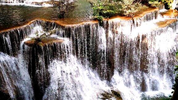 慢镜头:泰国美丽的瀑布
