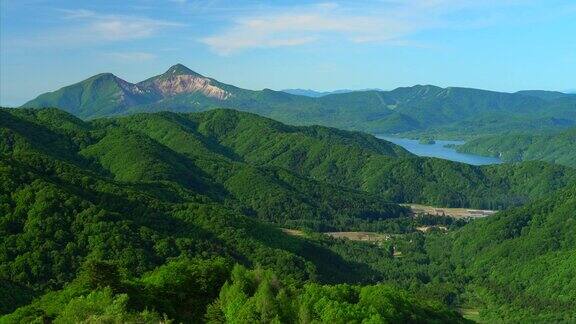 万代山和日原湖景观