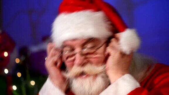圣诞老人听音乐