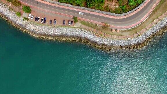 “NoenNangphaya”视点在靠近海边的Chanthaburi的蜿蜒道路区域的日落鸟瞰图