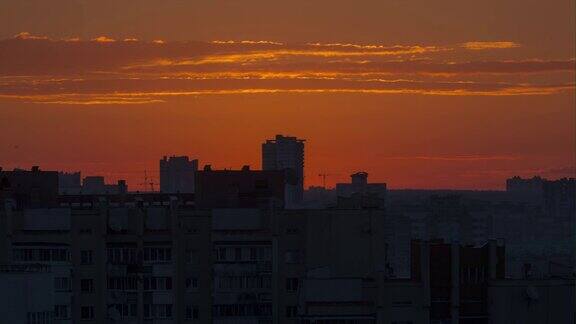 日落天空明斯克城市中心屋顶全景4k时间间隔白俄罗斯