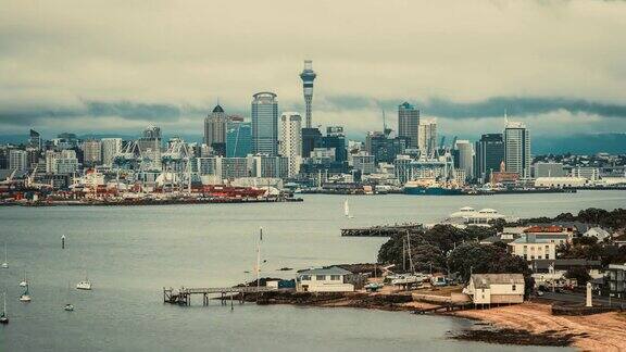 时间流逝-奥克兰天空塔和港口德文波特奥克兰新西兰