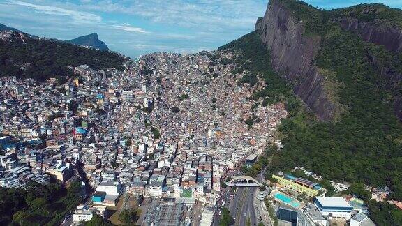 鸟瞰图Rocinha社区里约热内卢deJaneiro城市在阳光明媚的一天巴西伟大的景观