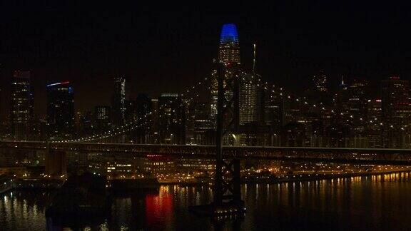 旧金山奥克兰海湾大桥夜间架空