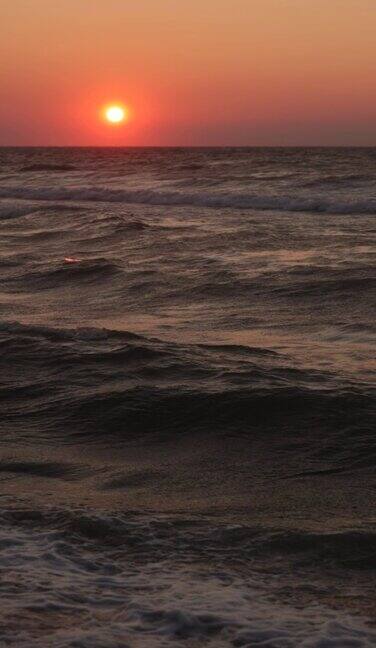 热带海洋美丽的剪影日落