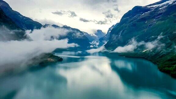美丽的大自然挪威自然景观洛瓦内特湖上空的云朵