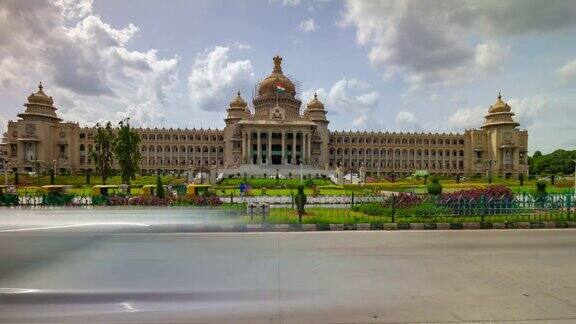 班加罗尔城市著名的宫殿广场交通街道晴天全景4k时间推移印度