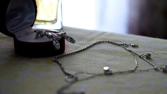 金戒指礼品盒耳环珍珠项链装饰配件