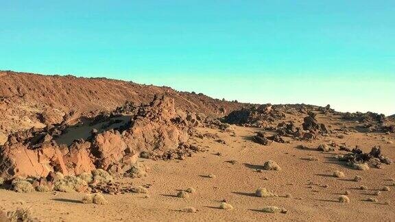 冰冻火山熔岩形成的火星沙漠景观