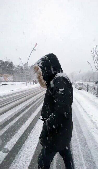 降雪和寒冷的天气