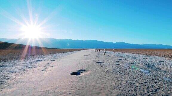 加州死亡谷国家公园-坏水盐湖的美丽风景