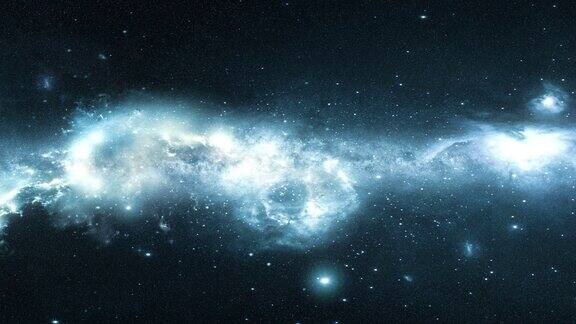 镜头在外太空缓慢移动背景是一个美丽的星系