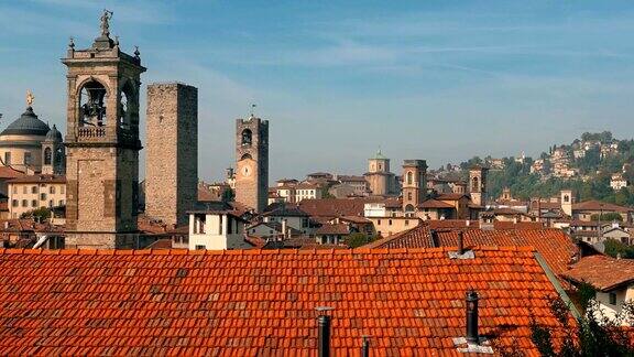 意大利老贝加莫全景贝加莫也被称为LaCittdeiMille“千城”位于意大利北部伦巴第距米兰东北约40公里