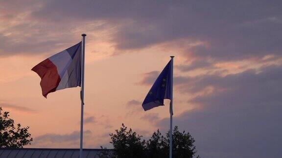 欧盟和法国国旗迎风飘扬