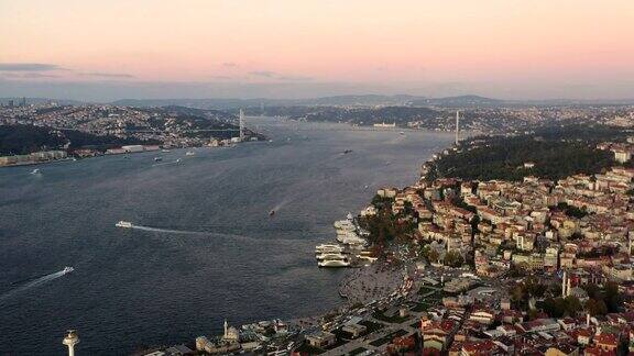 阳光鸟瞰图以上博斯普鲁斯海在伊斯坦布尔市